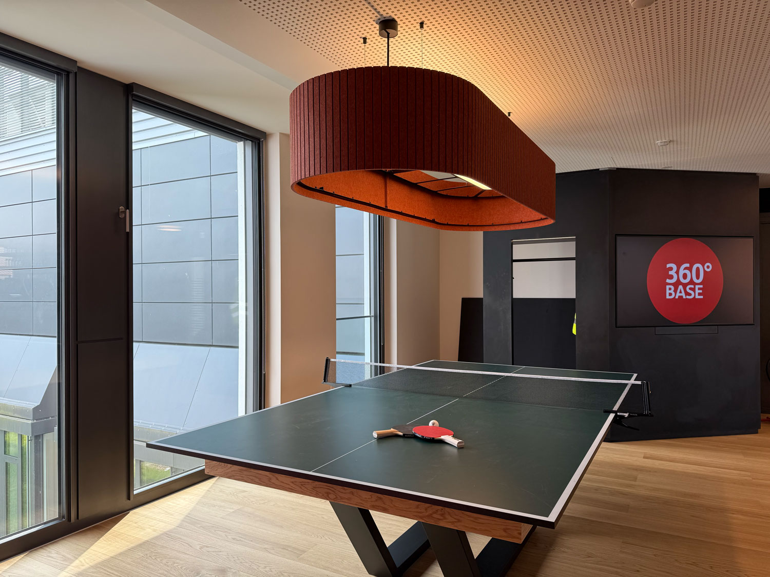 Tischtennisplatte in den Räumen der 360° Base