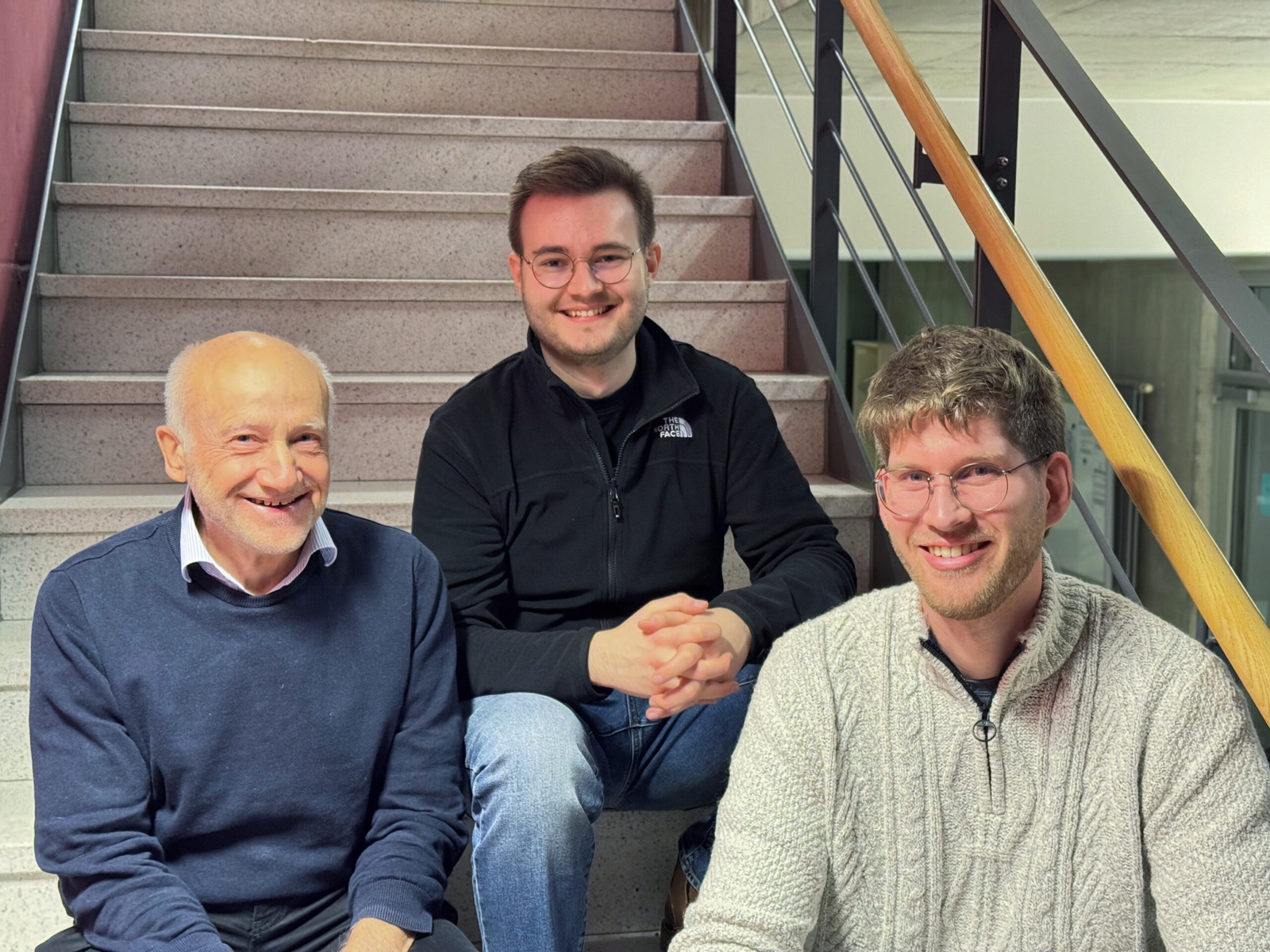 Prof. Harald Wehnes mit den Gründern Erik Spall und Timo Reusch